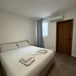 Appartement Spacious 2 Bed With Terrace - By Hostmt *