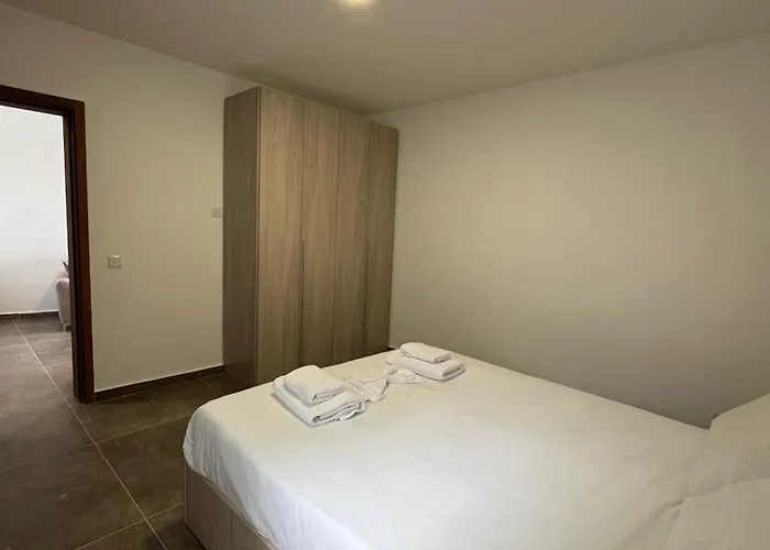 Spacious 2 Bed With Terrace - By Hostmt Ta' Penza