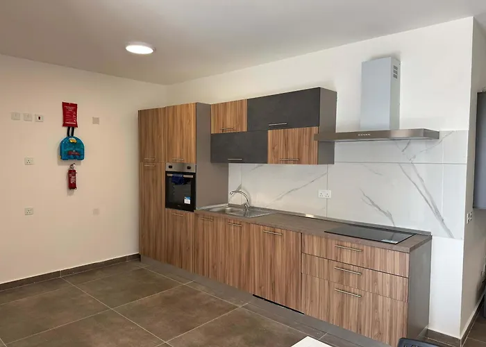 Spacious 2 Bed With Terrace - By Hostmt Ta' Penza