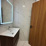 Spacious 2 Bed With Terrace - By Hostmt *