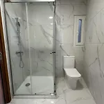 Spacious 2 Bed With Terrace - By Hostmt *