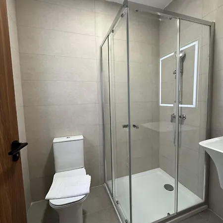 Spacious 2 Bed With Terrace - By Hostmt Apartment