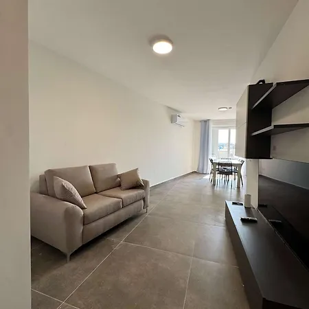 Spacious 2 Bed With Terrace - By Hostmt Apartment