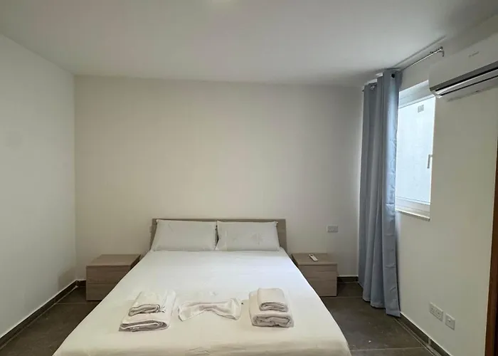 Spacious 2 Bed With Terrace - By Hostmt アパート *