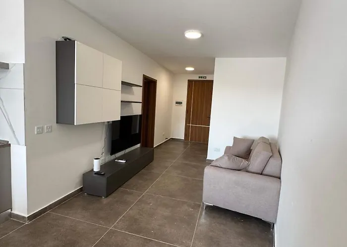 Spacious 2 Bed With Terrace - By Hostmt * Ta' Penza