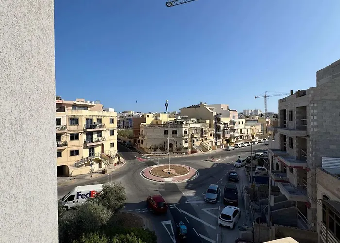 Spacious 2 Bed With Terrace - By Hostmt Ta' Penza